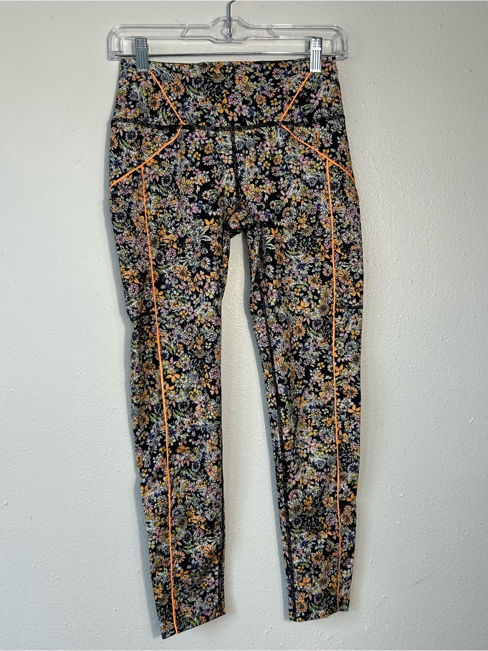 FP Movement Free People You're A Peach Floral Leggings Pockets XS Orange Trim